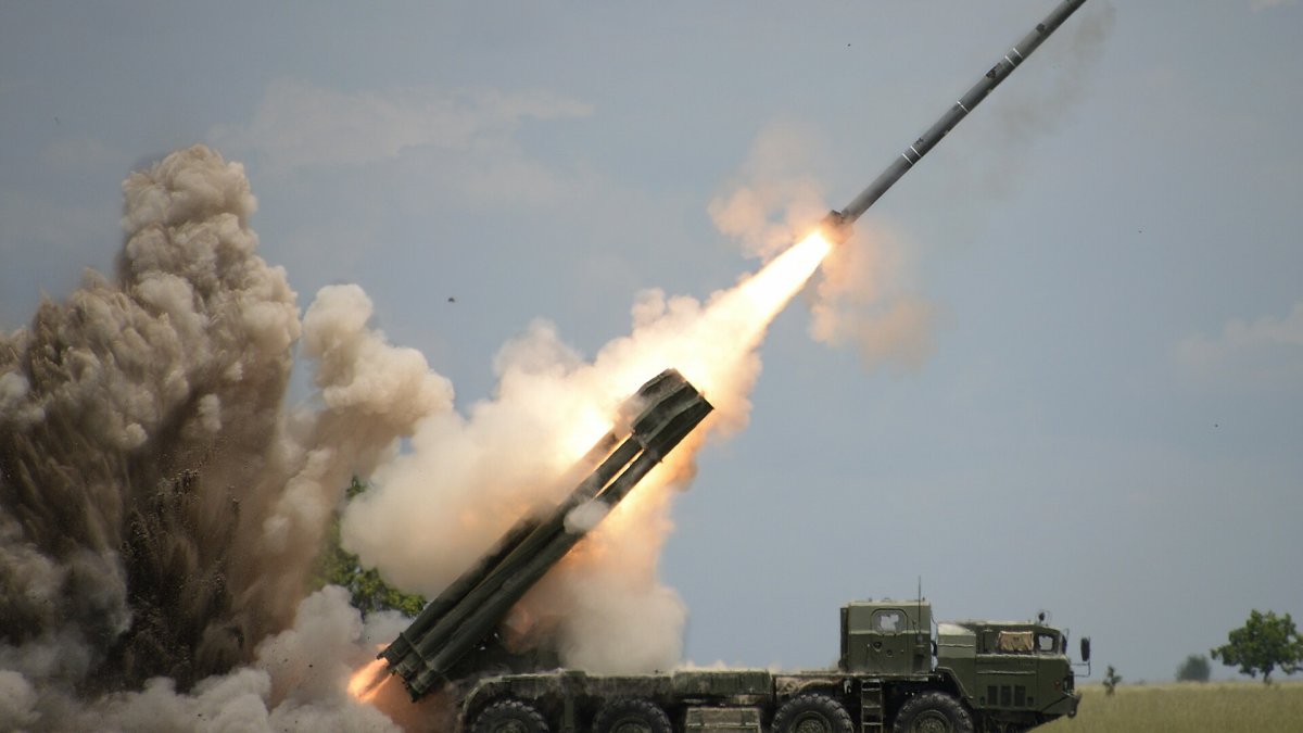 Negociatorul american: Rusia produce rachete în ritm accelerat, Ucraina trebuie să accepte rapid planul de pace. Experții contrazic: oprirea războiului i-ar permite Rusiei să atace alte țări