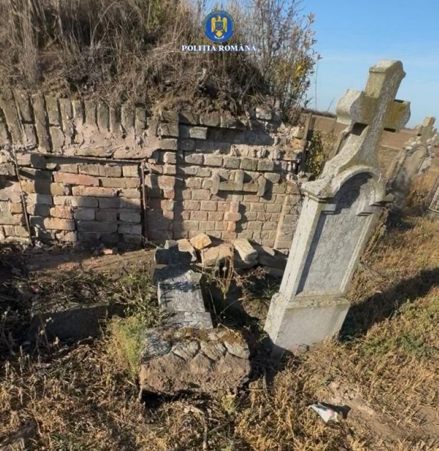 Minori din Pilu, cu mințile întunecate, reținuți pentru PROFANARE de MORMINTE; și-au dat în petec în noaptea de Halloween (FOTO)