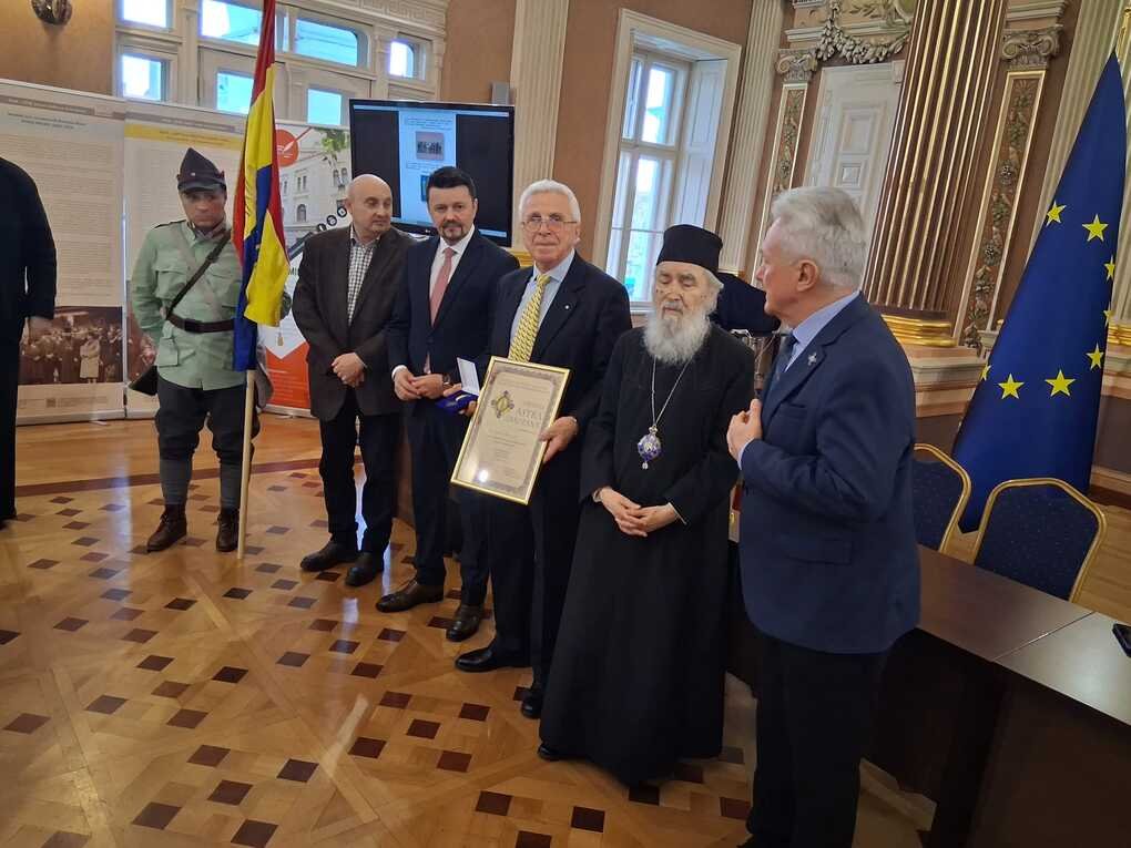 Ioan Biriș a primit Ordinul „Astra Arădeană” în cadrul Conferinței Științifice Naționale  „Arad – Capitala politică a Marii Uniri” (FOTO)