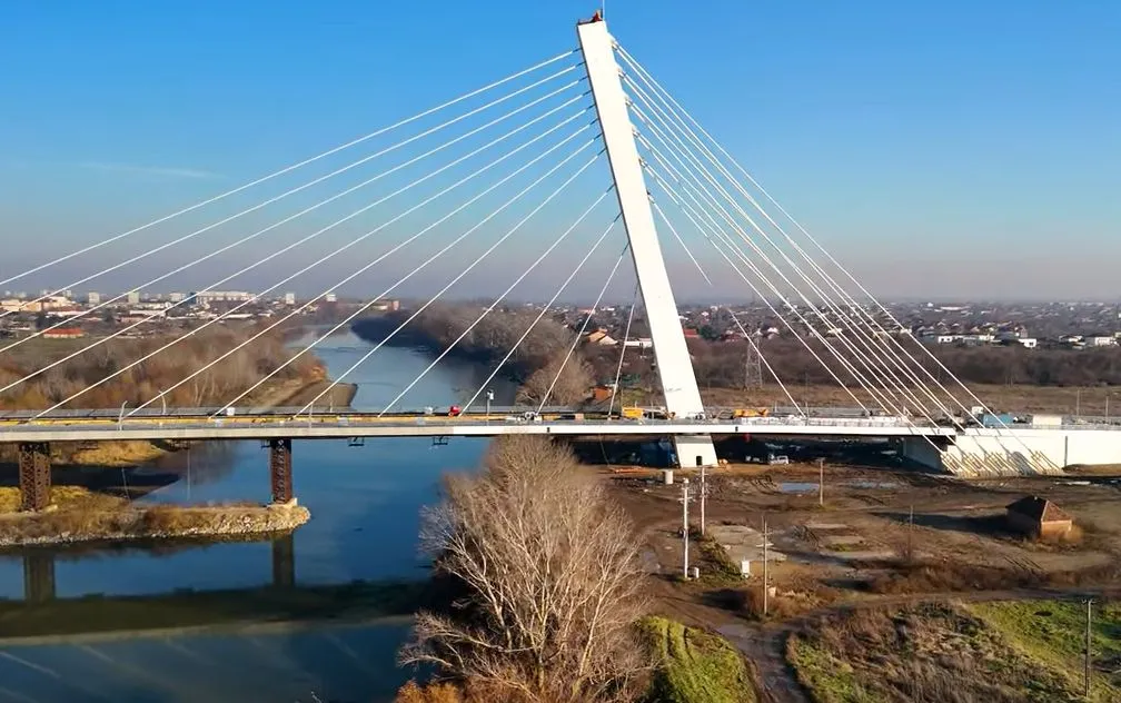  Informări corecte privind podul hobanat