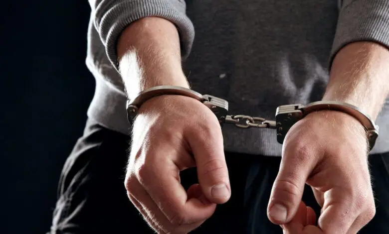 Bărbat de 43 de ani reținut pentru lovire și amenințare