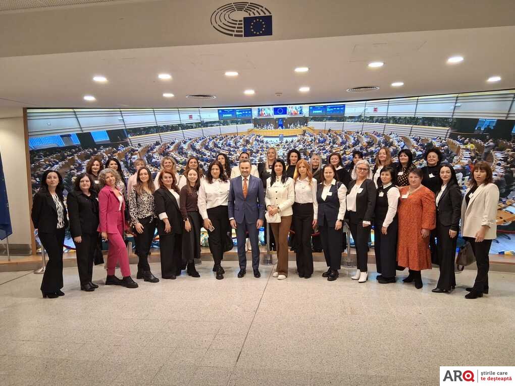 România, între valorile europene, investițiile strategice și rolul educației în viitor: europarlamentarul Gheorghe Falcă s-a întâlnit la Bruxelles cu un grup de educatoare și ziariști arădeni (FOTO)