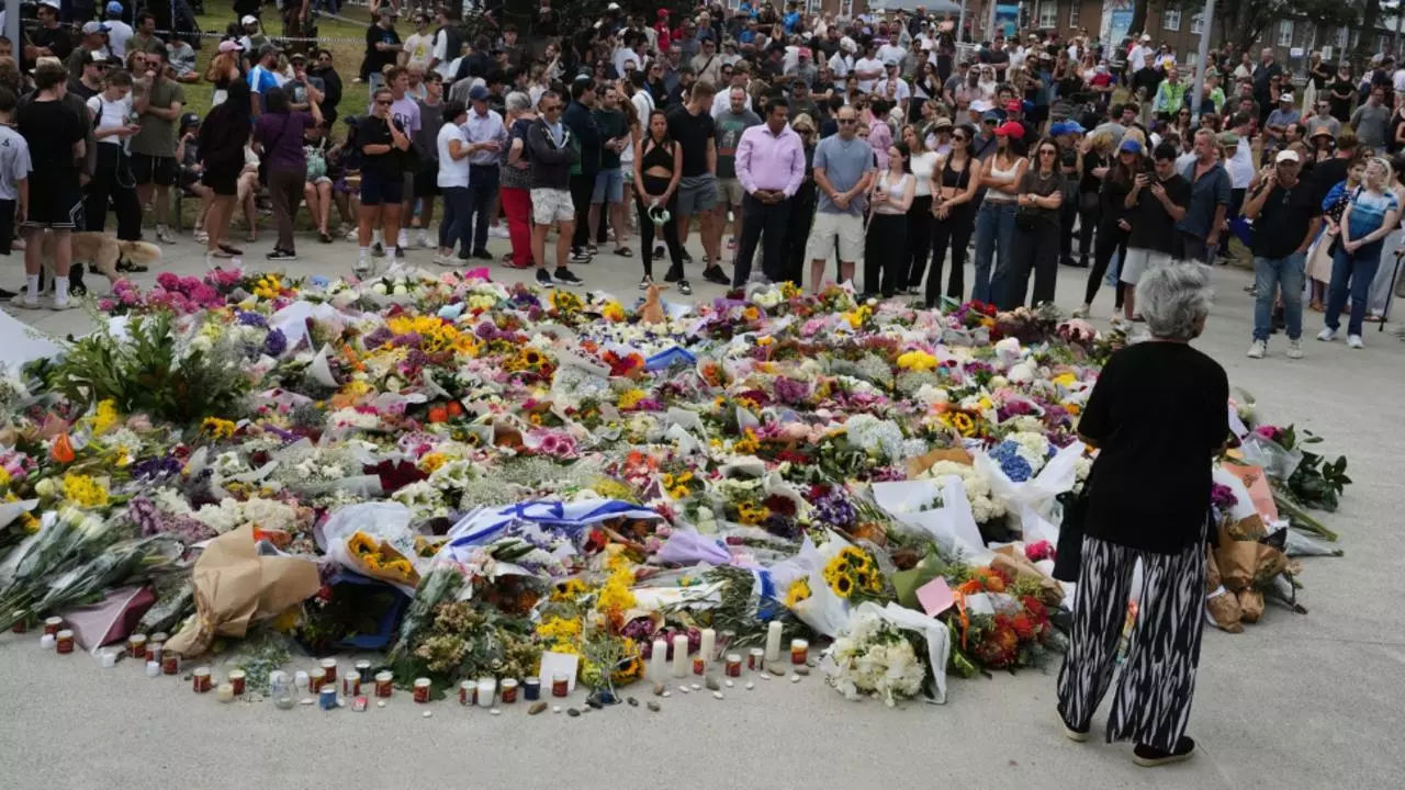 Masacru în Australia. Detalii șocante: atacatorii erau tată și fiu. 16 morți și 40 de răniți după atacul armat sângeros