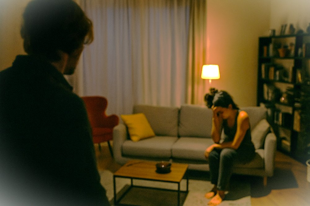 Iubire între două femei cu accesorii periculoase. Finalul? Ordin de protecție și 24 de ore după gratii