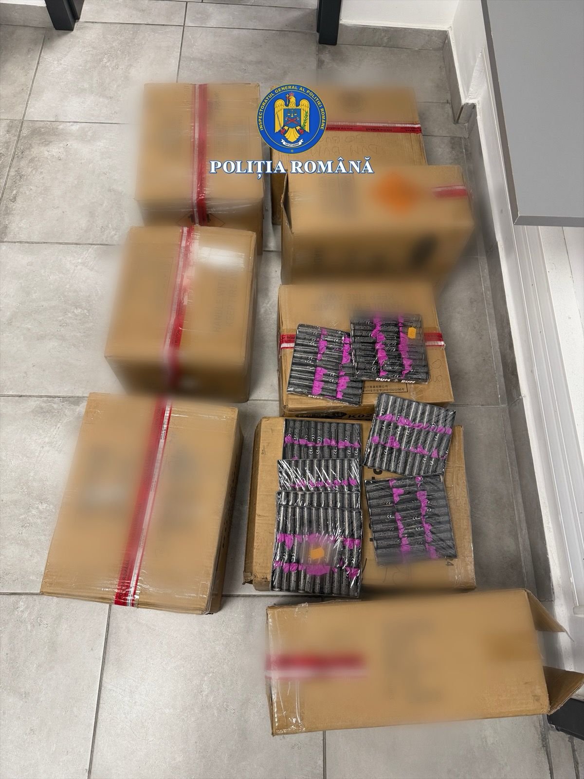 Descoperire explozivă la Sebiș: polițiștii au confiscat peste 28.000 de articole pirotehnice