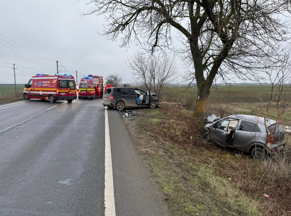 Carambol în această dimineață între Sâmbăteni și Cicir: două persoane au ajuns la spital (FOTO)