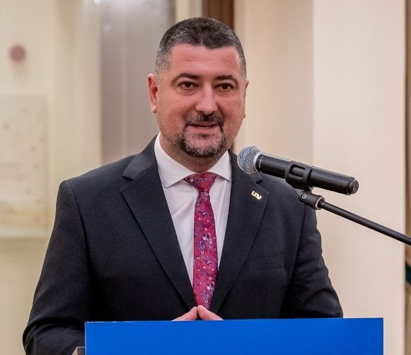  Colegilor, studenților și prietenilor Universității „Aurel Vlaicu” din Arad