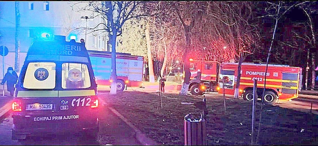  Două persoane căzute de la înălțime de pe un bloc din municipiul Arad pe Calea Romanilor