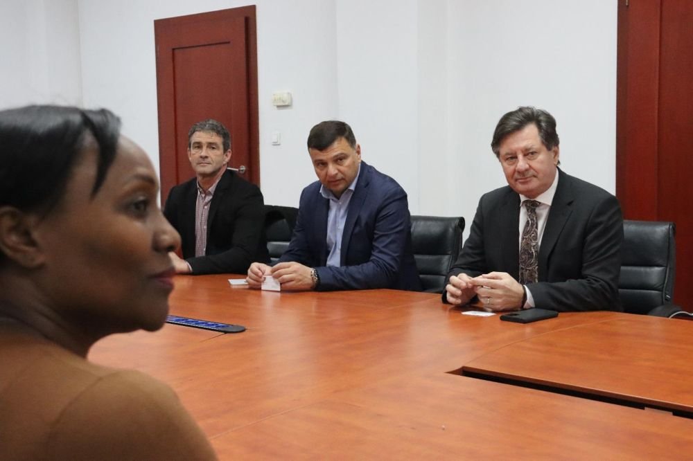 Cel mai mare parc fotovoltaic din Europa: investitorii de la Grăniceri s-au întâlnit cu conducerea CJA