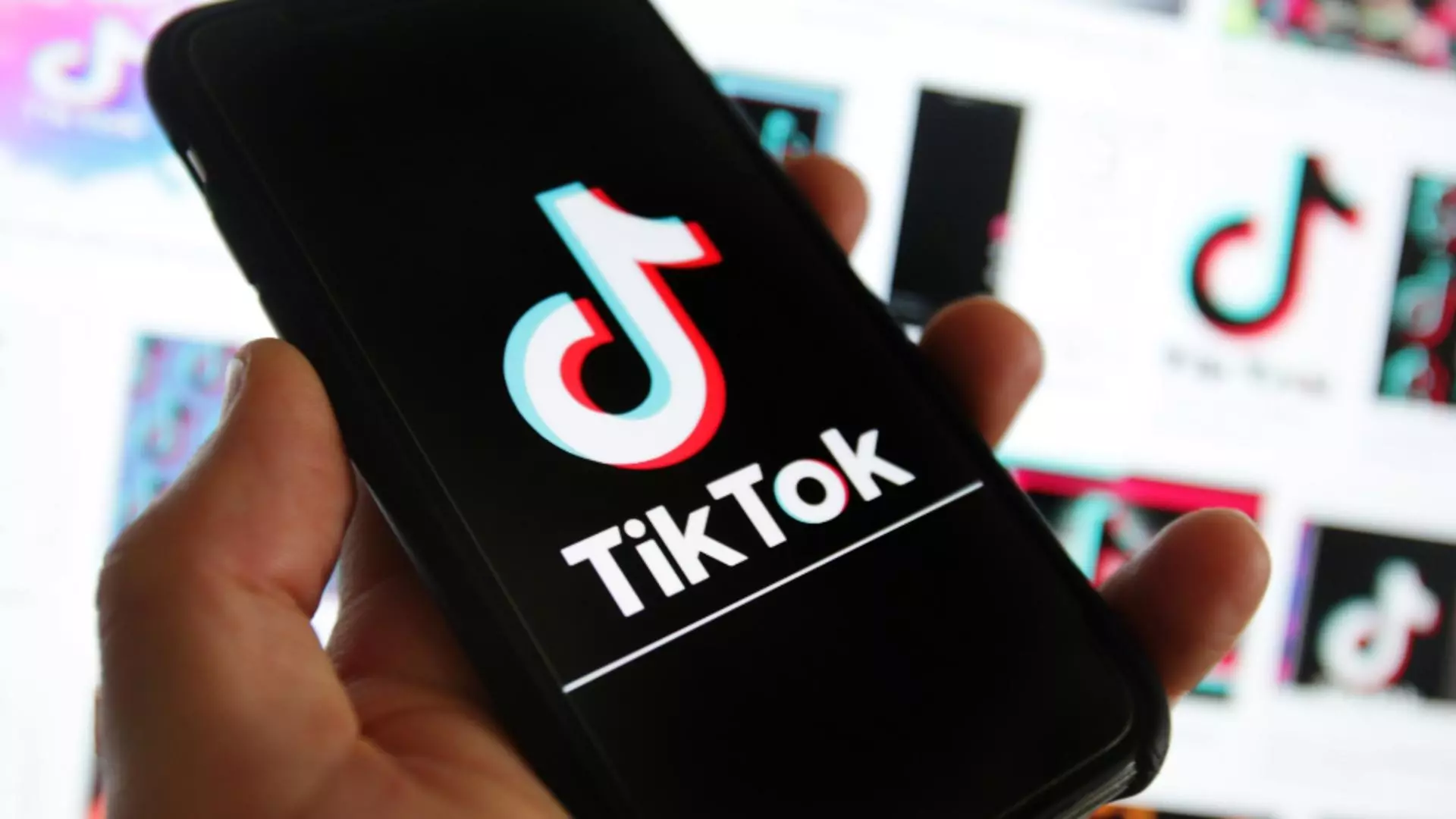 TikTok scapă de interdicția din SUA: acord istoric și nouă entitate americană. Trump: „Sunt foarte fericit că am contribuit la salvarea TikTok!”