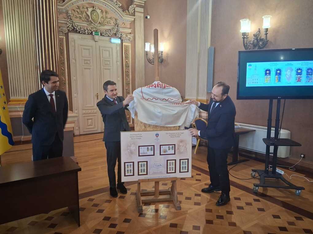 Vitraliile Palatului Administrativ imortalizate pe timbre (FOTO)