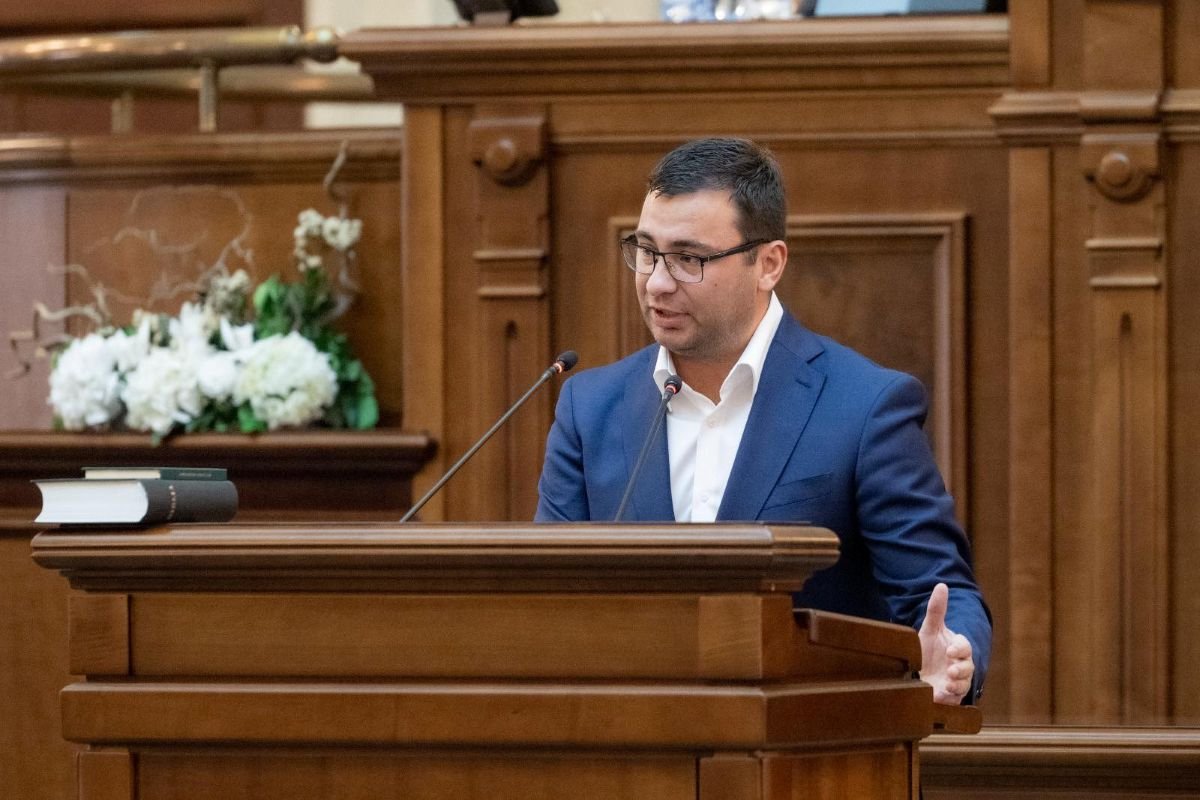 Senatorul Glad Varga lucrează la o nouă lege a plajelor