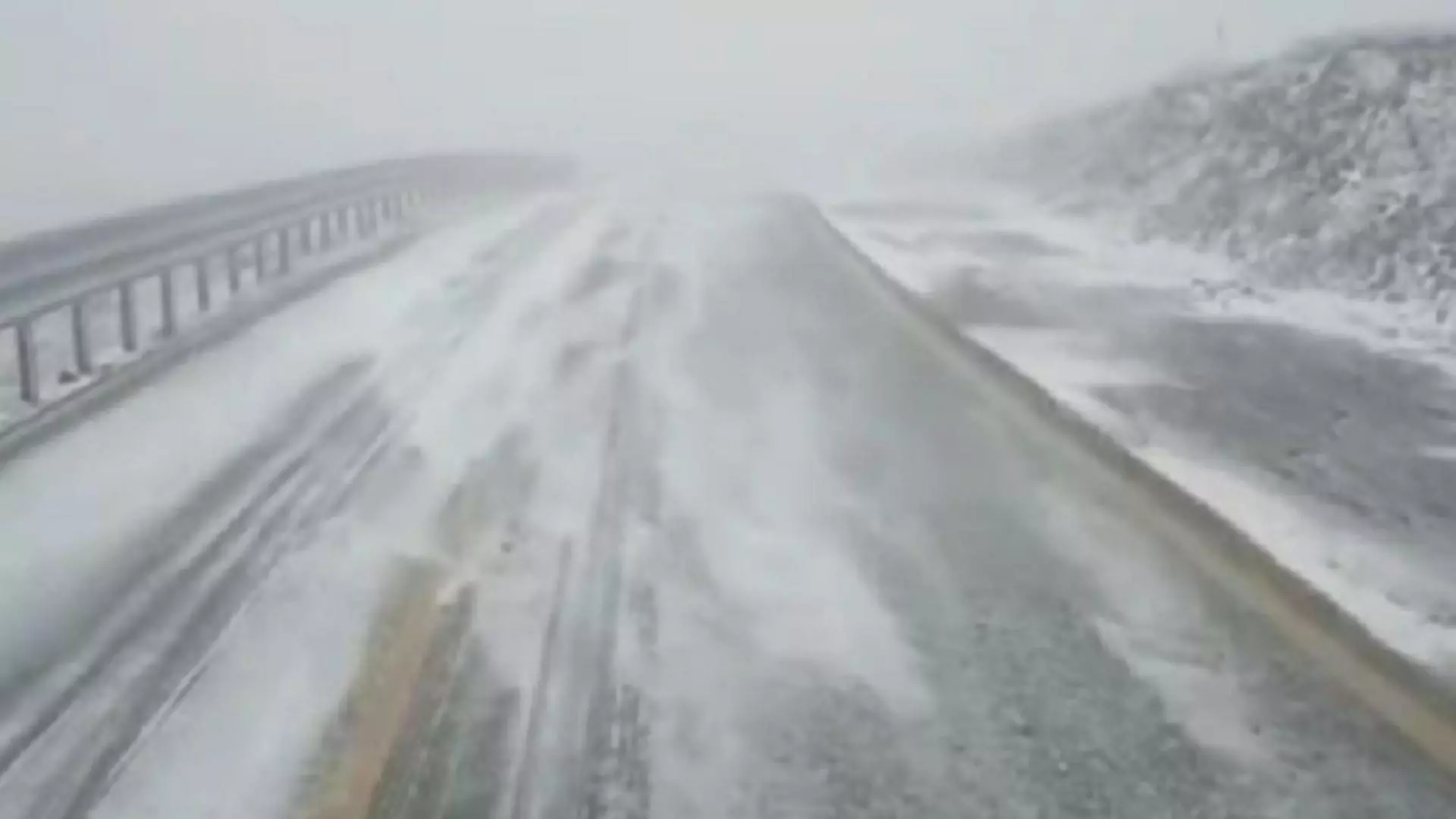 Ninsori extreme în România. Capitala, îngropată în zăpadă. Frigul se menține: temperaturi de până la -15 grade