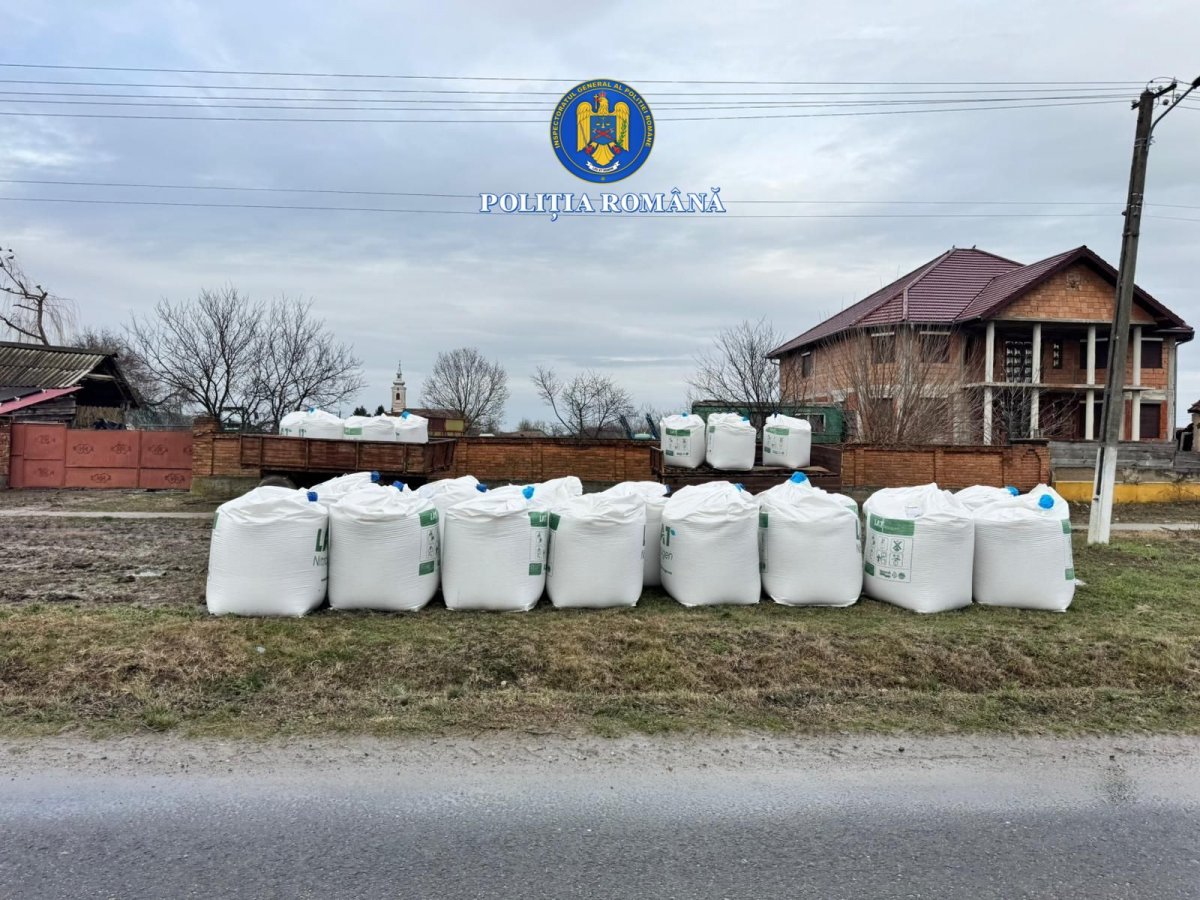 Azot „uitat” pe marginea drumului la Zărand: polițiștii au deschis dosar penal