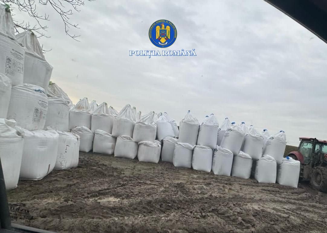 Tone de azot depozitate ilegal lângă Criș, la Șicula: firmă din Pecica anchetată penal