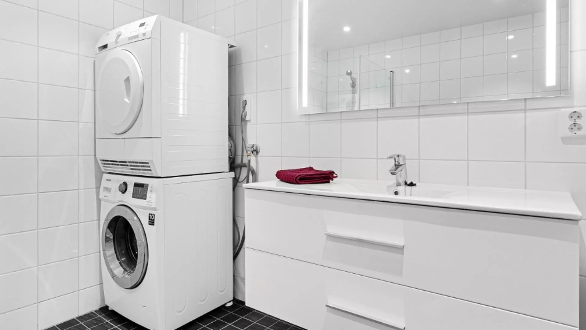 Incident nefericit pentru o copilă de patru ani: și-a pierdut vederea după contactul cu o capsulă de detergent