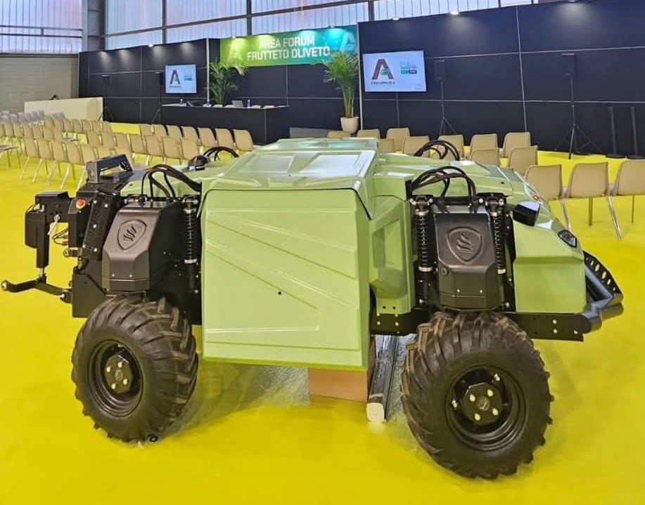 Revoluție în agricultură: ICARO X4, robotul care protejează viile cu ajutorul luminii