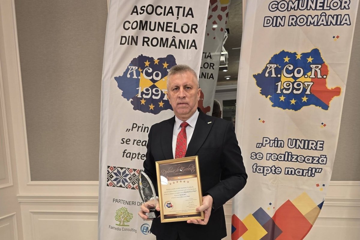 Valentin Bot - primar de 6 stele: edilul a primit două distincții din partea Asociației Comunelor din România (FOTO)