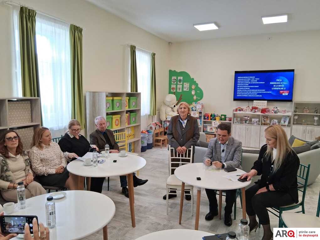 „Presa românească actuală, de la adevăr la manipulare și fake news” -  dezbatere organizată de Asociația SUSȚINEM EXCELENȚA și găzduită de Grădinița Căsuța Copilăriei (FOTO)
