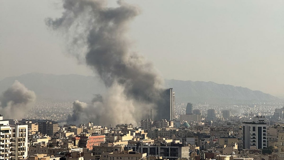 Război în Orientul Mijlociu: Iranul anunță continuarea atacurilor și respinge negocierile cu SUA; apărarea aeriană, activată de Emiratele Arabe