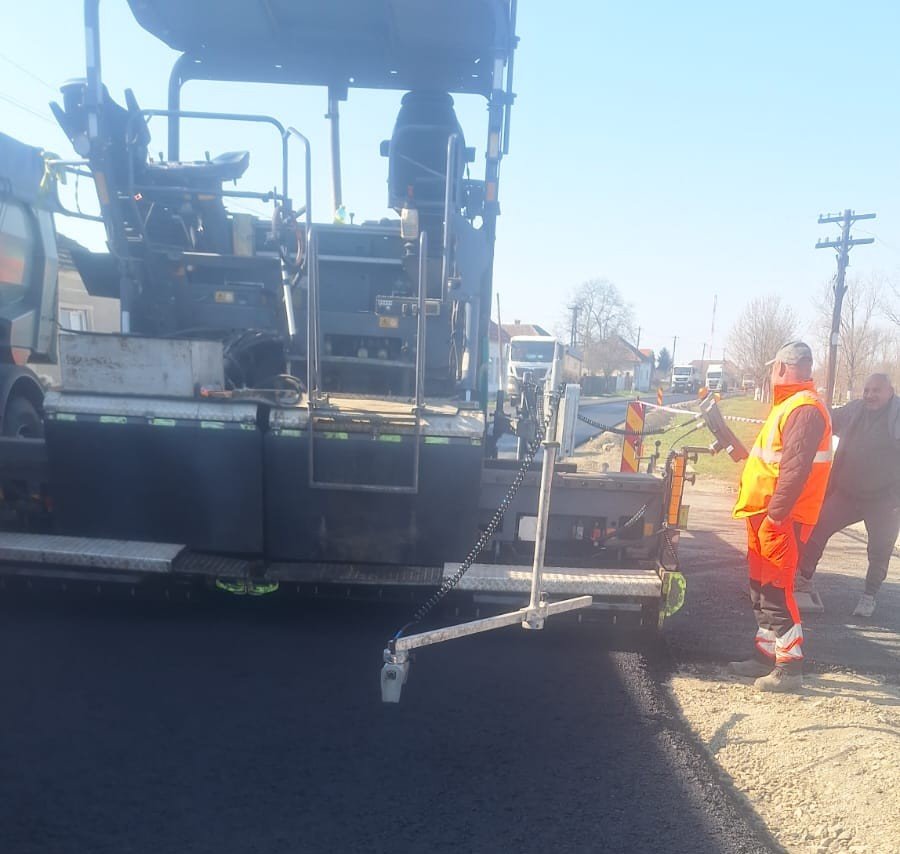 Iustin Cionca: „Se toarnă asfalt pe DJ 794, la Vânători” (FOTO)