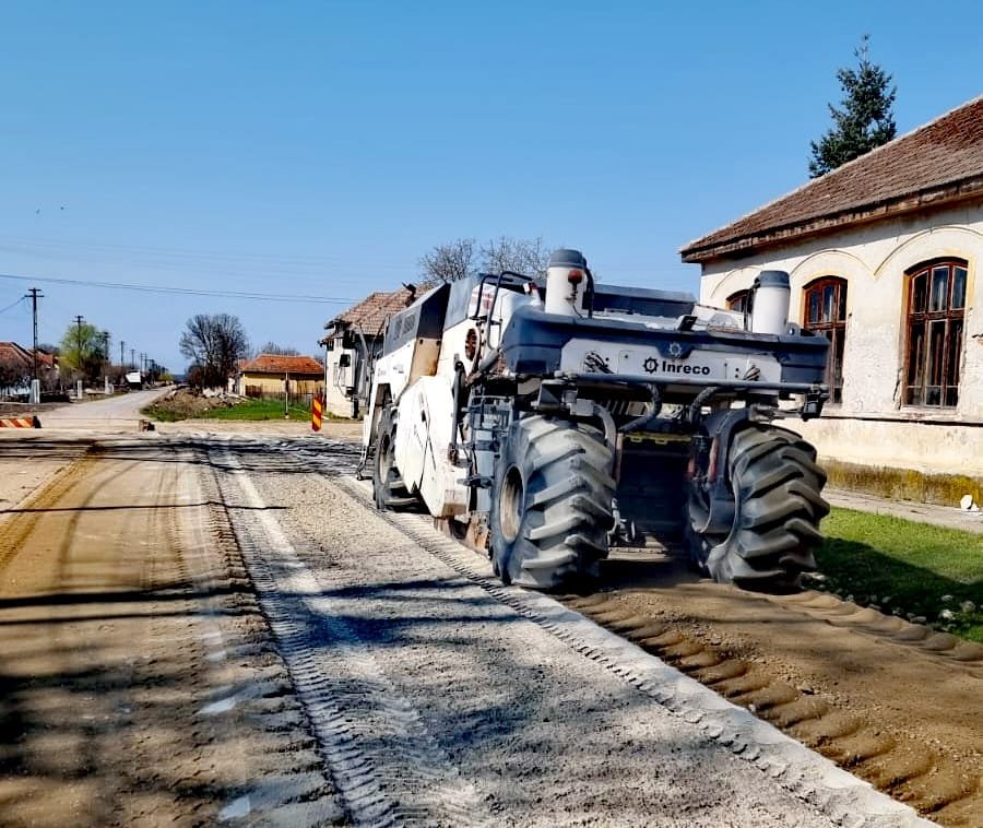 Iustin Cionca: „Avem lucrări în desfășurare pe DJ 709, între Cermei și limita cu județul Bihor” (FOTO)
