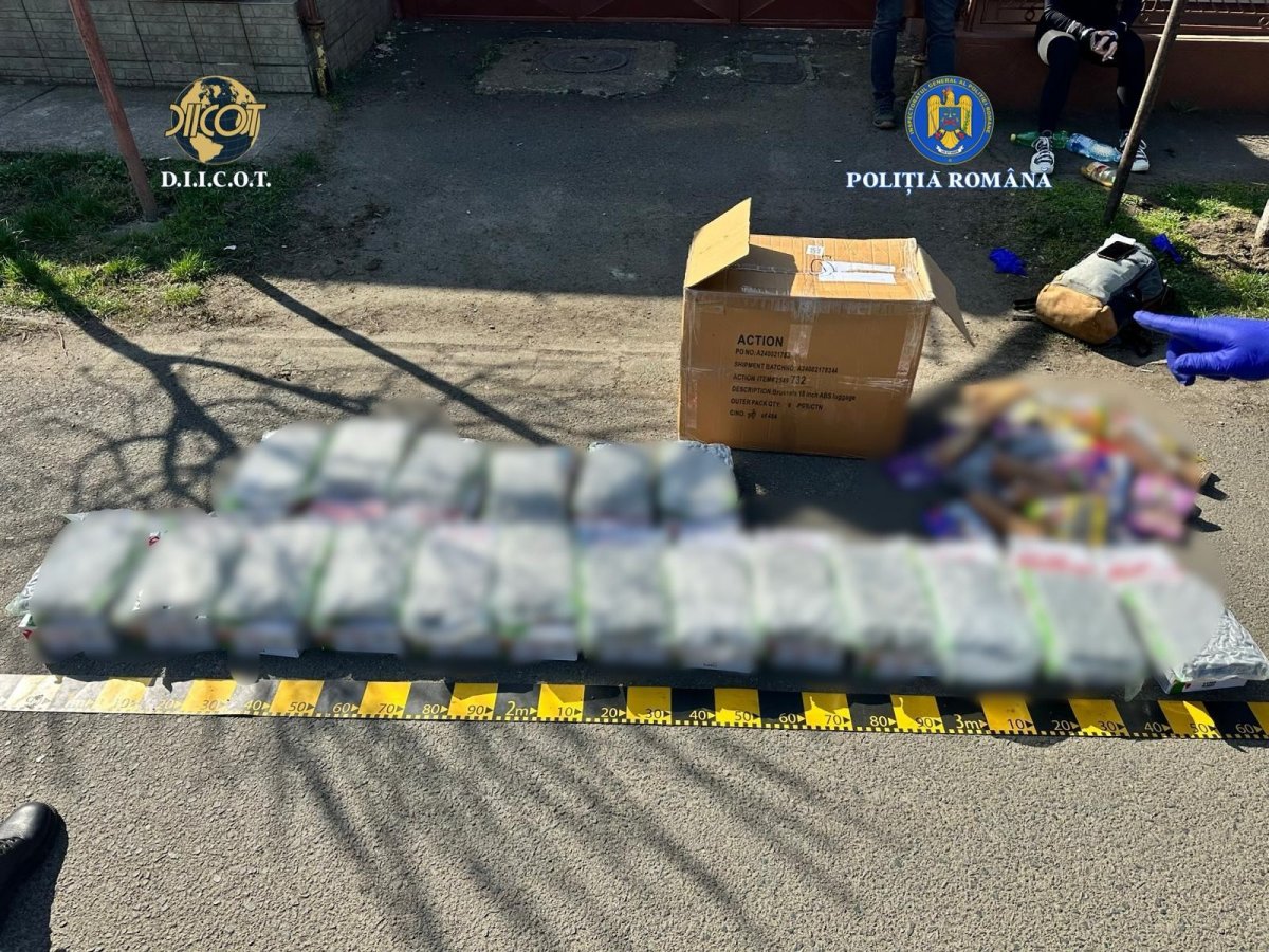Colet cu dulciuri și… 9,5 kg de canabis; traficantă prinsă în flagrant de Crima Organizată
