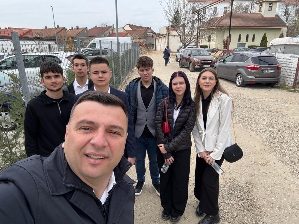 Șase elevi au văzut din interior cum funcționează Consiliul Județean Arad