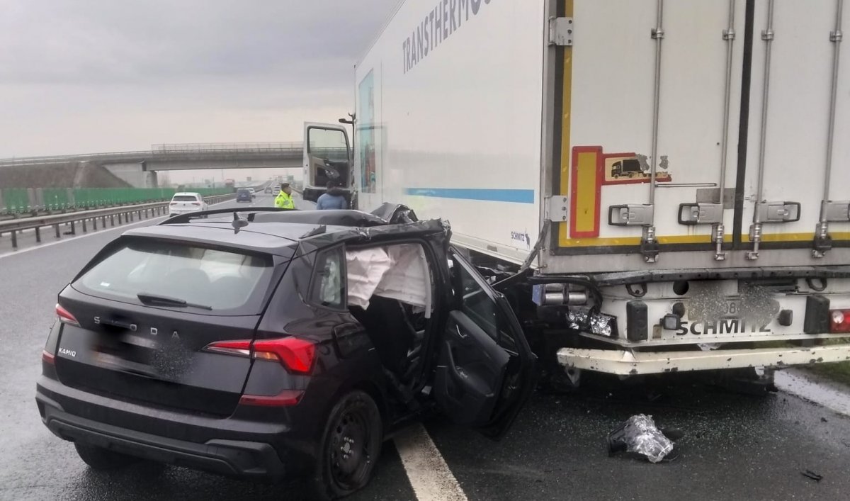 Accident cu TIR contra autoturism Skoda pe Autostrada A1 între Nădlac și Pecica