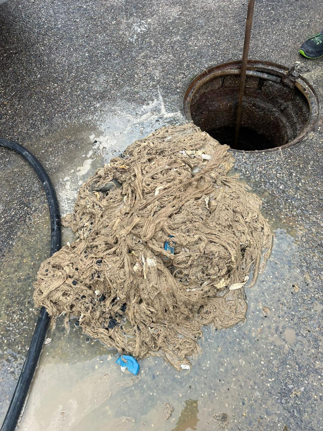 Nu aruncați șervețelele umede în toaletă! 