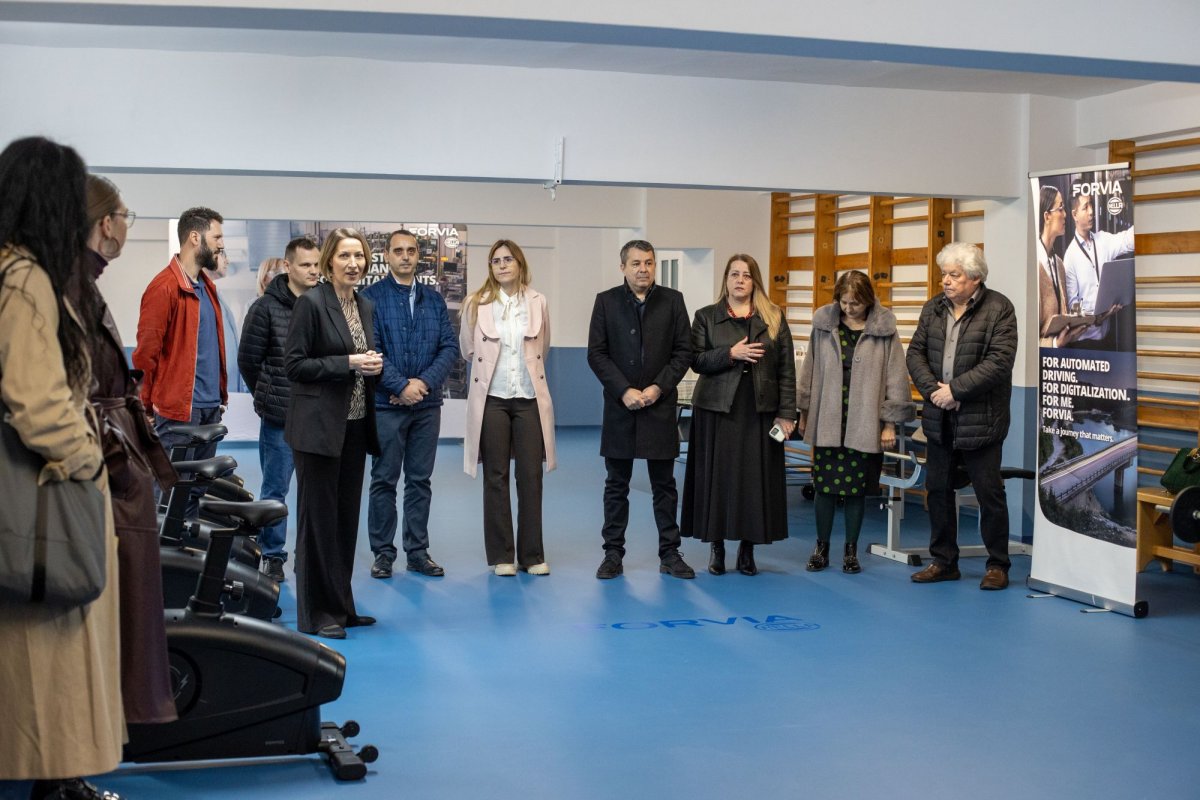 FORVIA HELLA renovează sala de sport a Liceului Tehnologic ”Regina Maria” din Arad