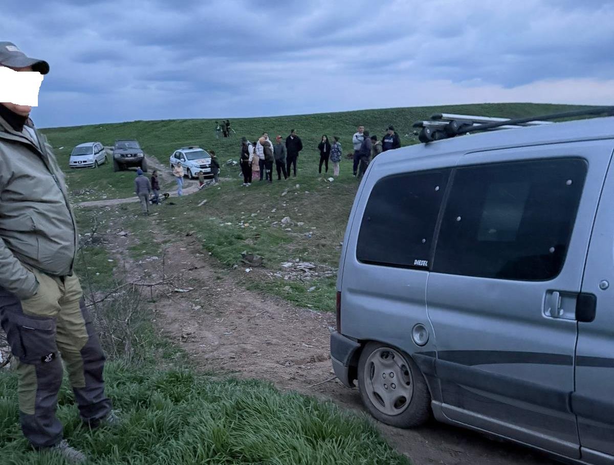 Rangeri ai Parcului Natural Lunca Mureșului agresați de hoții de lemne (FOTO)