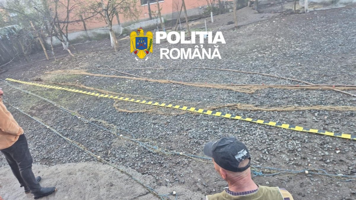 350 de ancore, setci și o barcă cu motor capturate de la braconieri