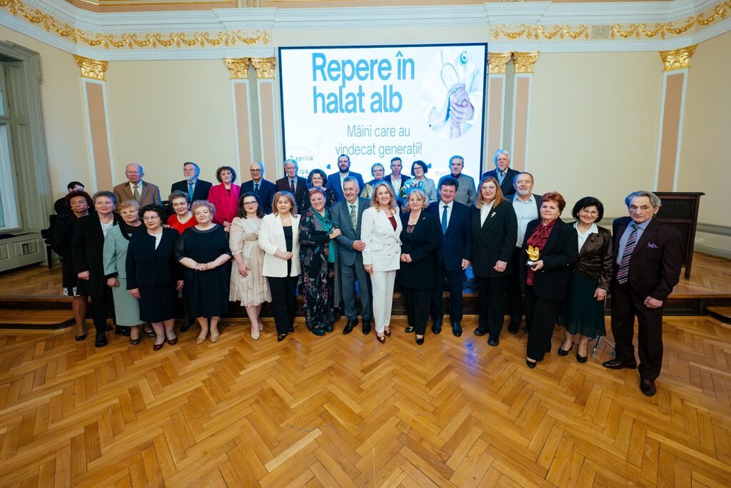 „Repere în halat alb”: recunoștință pentru 25 de medici arădeni (FOTO)