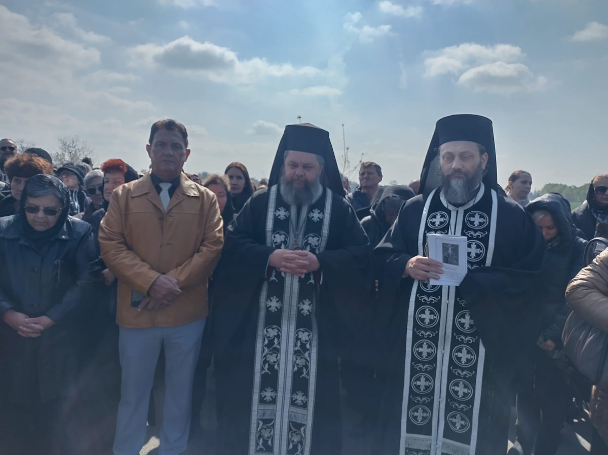 Procesiunea ,,Drumul Crucii” în Vinerea Mare la Mănăstirea Hodoș-Bodrog