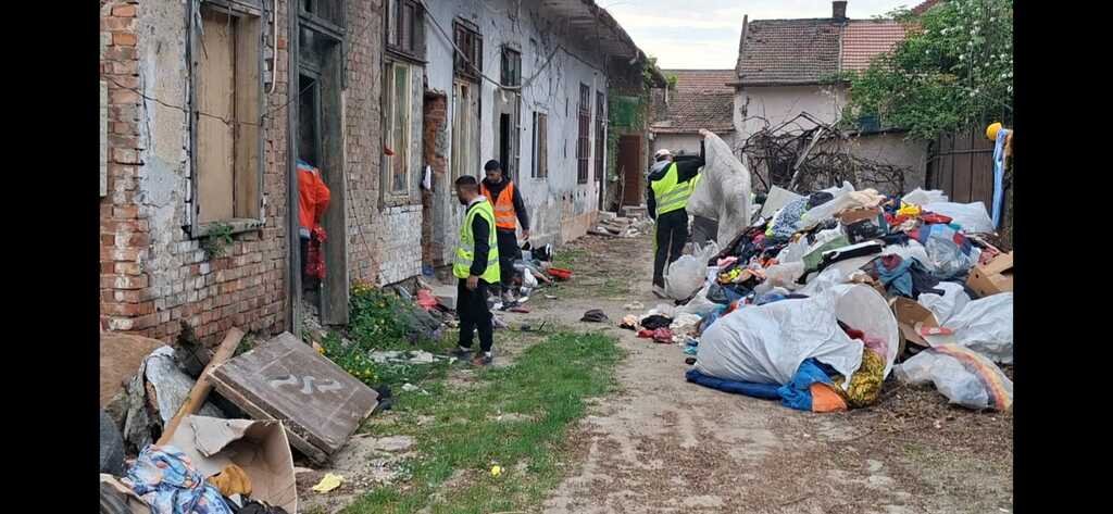 Au început demolările pentru parcarea de lângă Parcul Reconcilierii (FOTO)