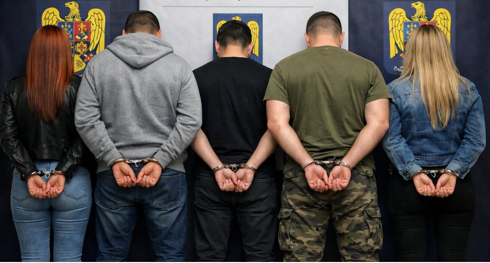 Minoră de 16 ani exploatată sexual în Arad și alte orașe. DIICOT a pus sub acuzare cinci persoane