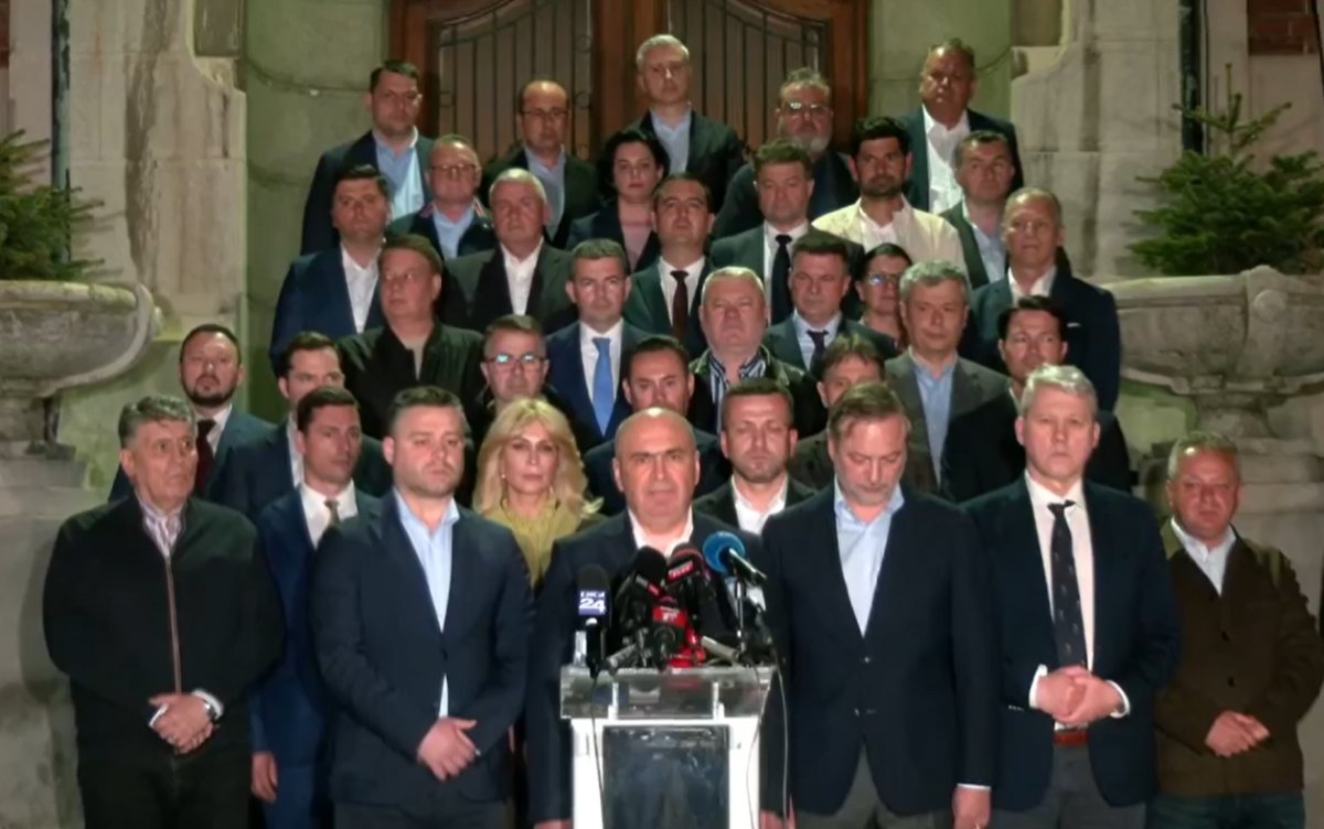 Pesediștii au votat pentru retragere sprijinului politic; liberalii rămân alături de Bolojan; miting pentru premier în Piața Victoriei / UPDATE: Bolojan este decis să-și exercite în continuare mandatul