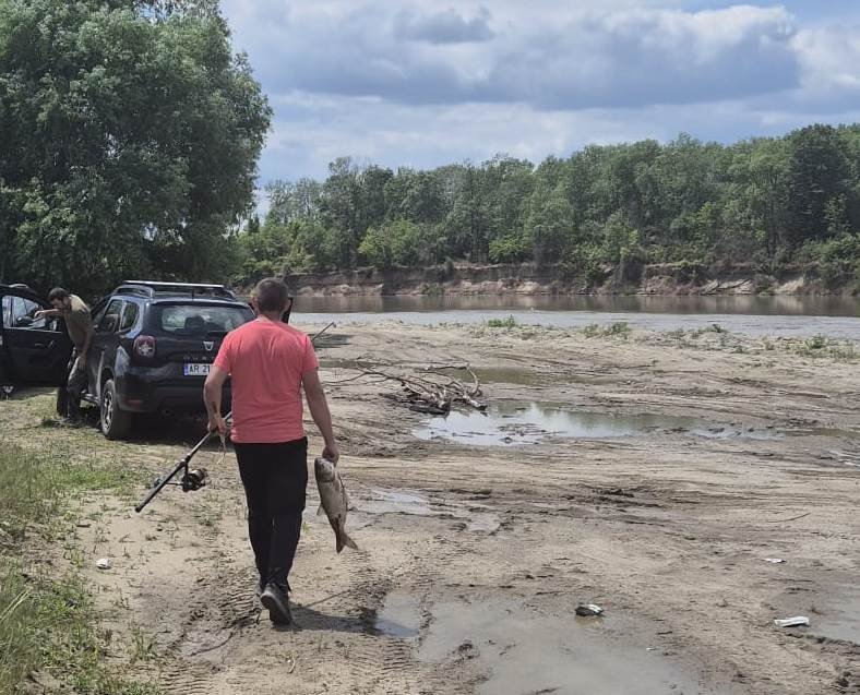 Dosare penale pentru braconaj piscicol în Parcul Natural Lunca Mureșului