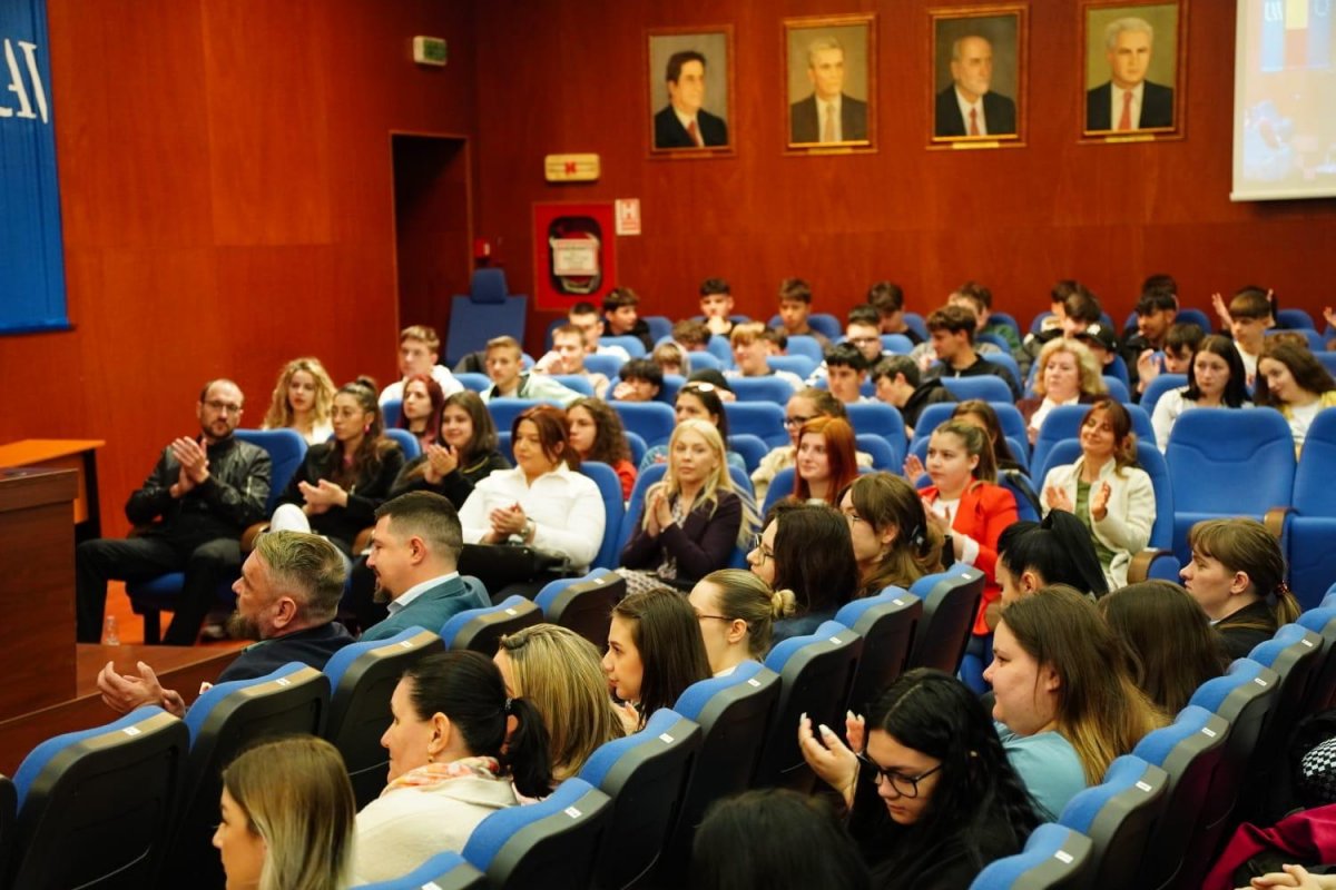 Aradul - în prima linie a conștientizării: peste 300 de participanți la un workshop de impact despre abuzul și violența în era digitală (FOTO)