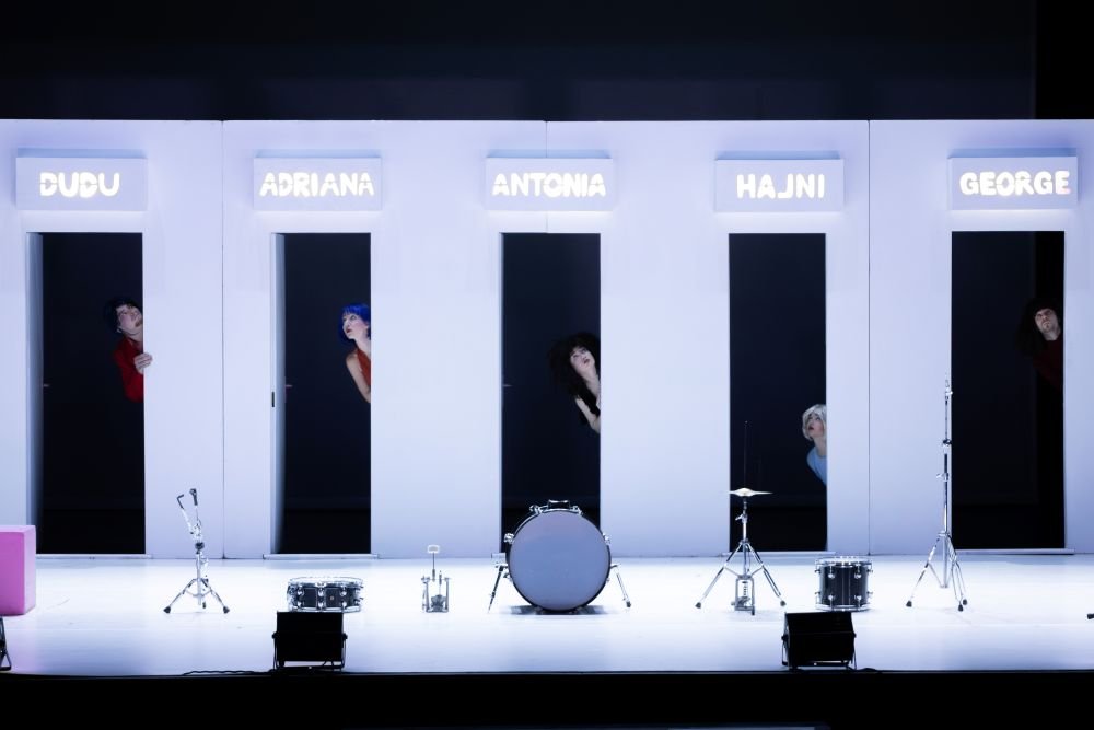 Patru zile de spectacole cu intrare liberă la Teatrul Clasic „Ioan Slavici” Arad (FOTO)