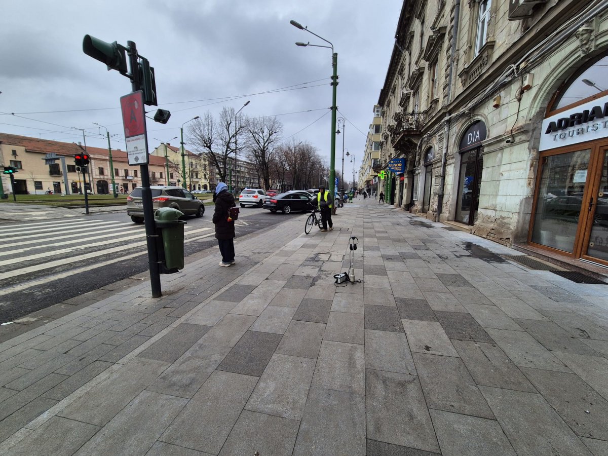 Avarie la rețeaua electrică de pe Revoluției; se fac intervenții în zona pietonală