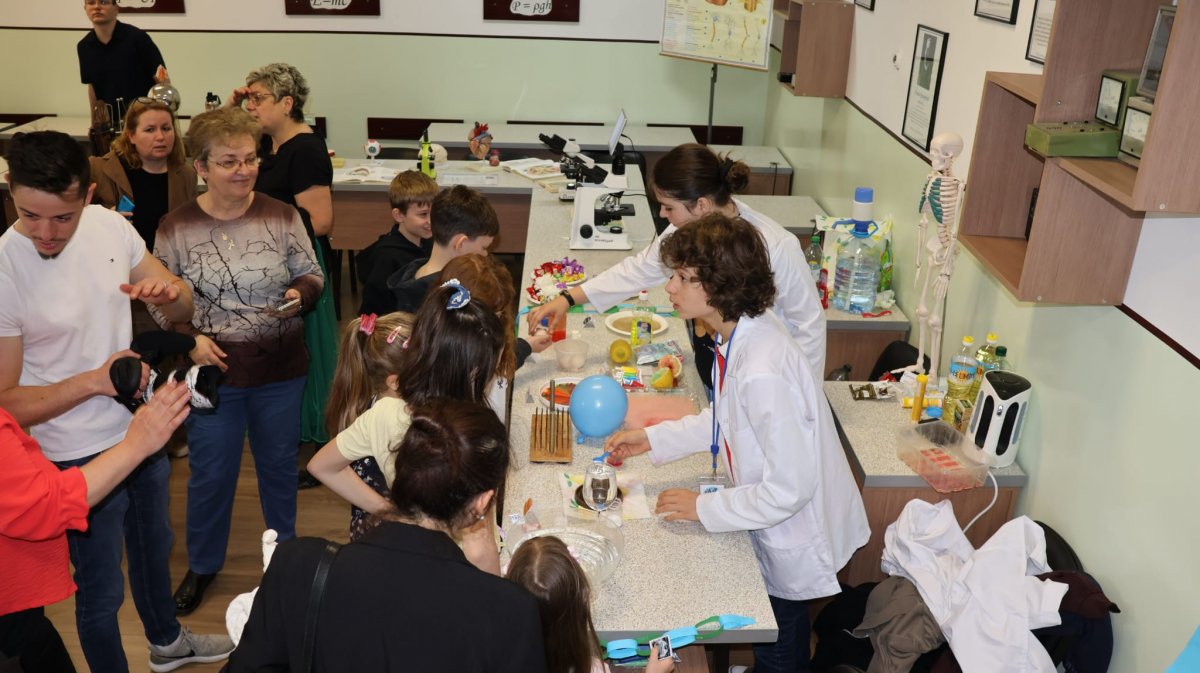 Ziua Europei sărbătorită la LNI (FOTO)