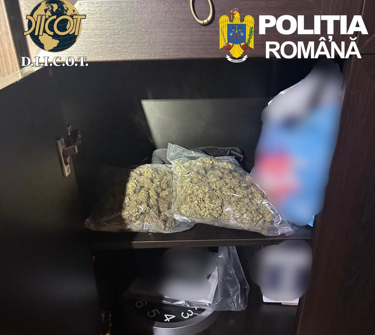 Cocaină, canabis și un flagrant: final de drum pentru doi traficanți (FOTO)
