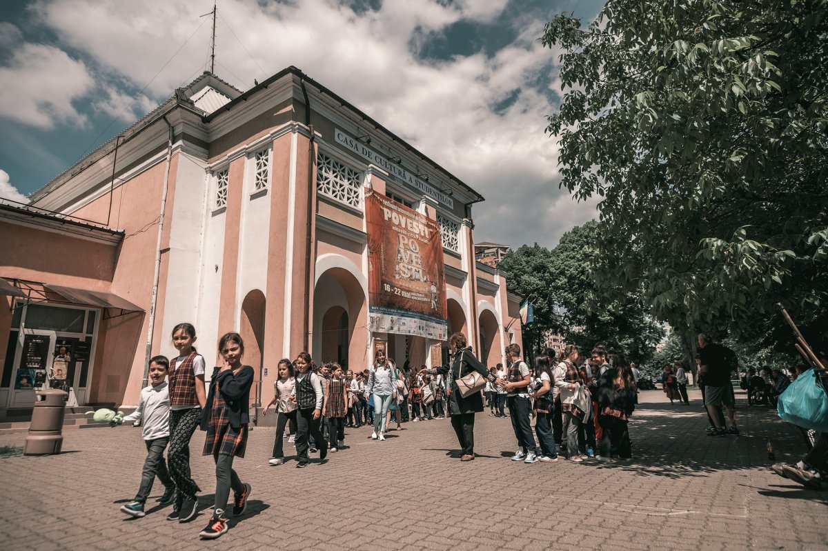 Bucurie și multe aplauze pentru „Frumoasa și Bestia”  la Festivalul „Povești” de la Alba Iulia