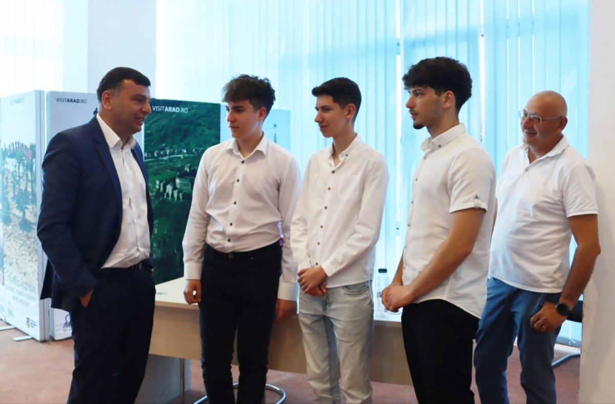 Șapte arădeni au răspuns invitației lui Sergiu Bîlcea de a descoperi din interior activitatea Consiliului Județean Arad