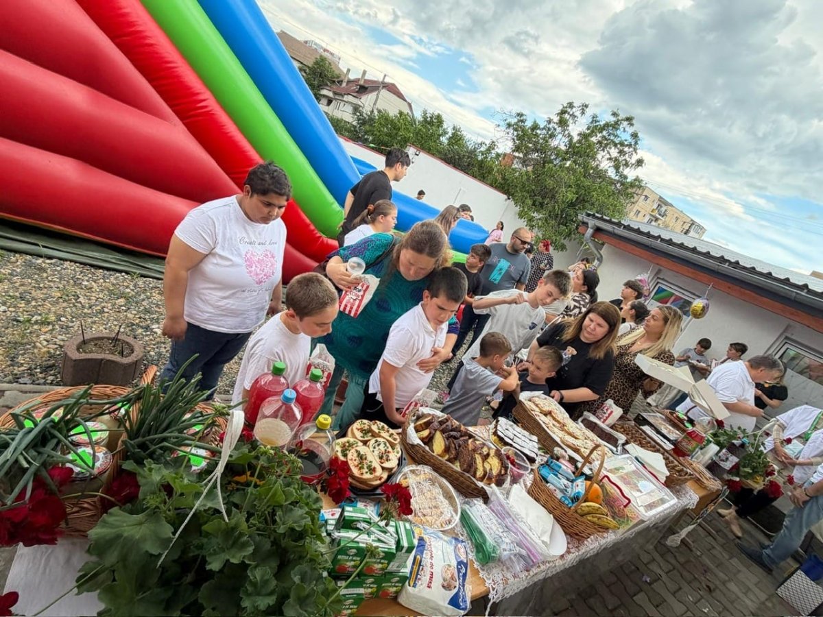 Sărbătoare pentru întreaga comunitate la Theos Speranța: între antreprenoriat și bucuria copiilor (FOTO)