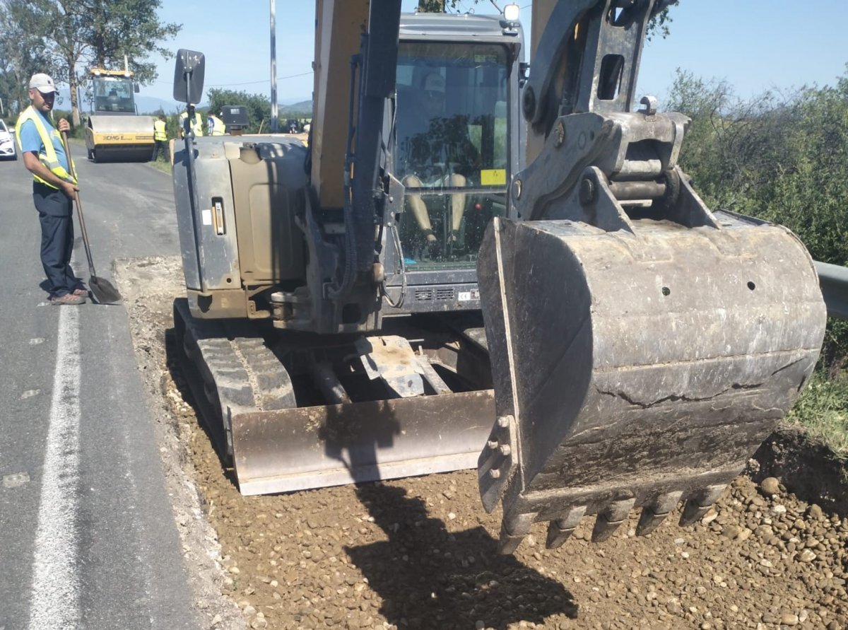 Pe drumurile județene se fac reparații, marcaje rutiere și defrișări (FOTO)