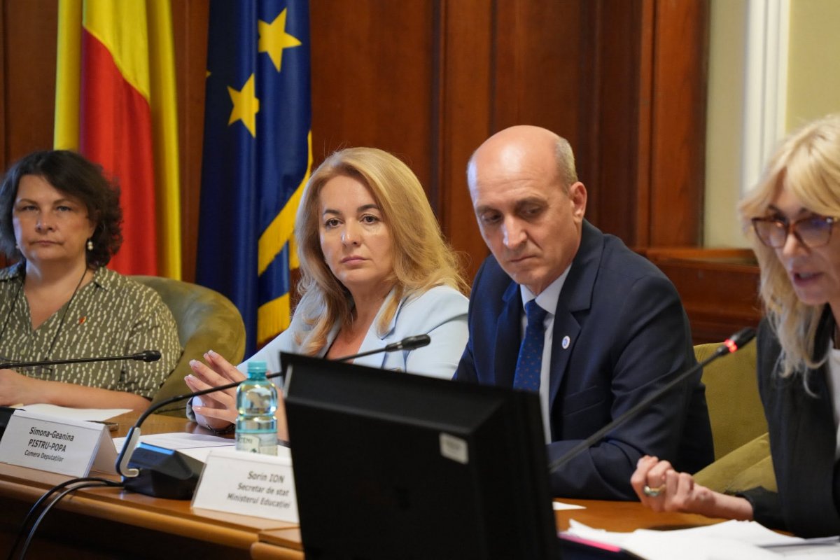 Deputatul Geanina Pistru Popa - întâlnire privind siguranța elevilor în școli (FOTO)