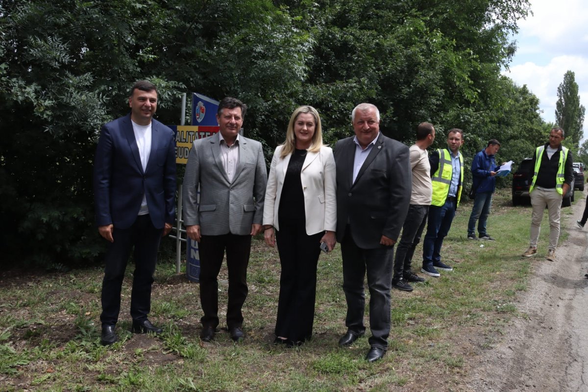 Iustin Cionca: Am semnat contractul pentru modernizarea drumului Lipova-Neudorf, lucrările încep în iunie